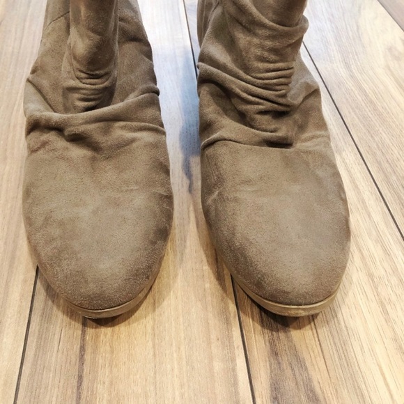 Journee Collection Jemma Bootie in Tan - Picture 4 of 6